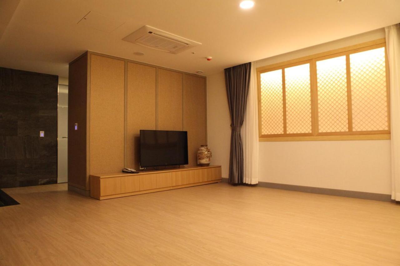 Hotel Dongbang Jinju Extérieur photo