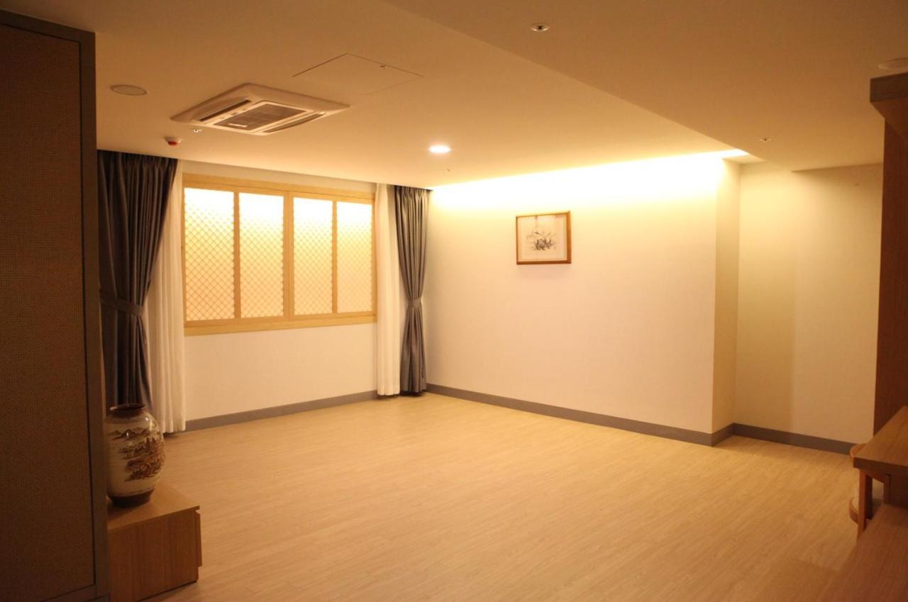 Hotel Dongbang Jinju Extérieur photo
