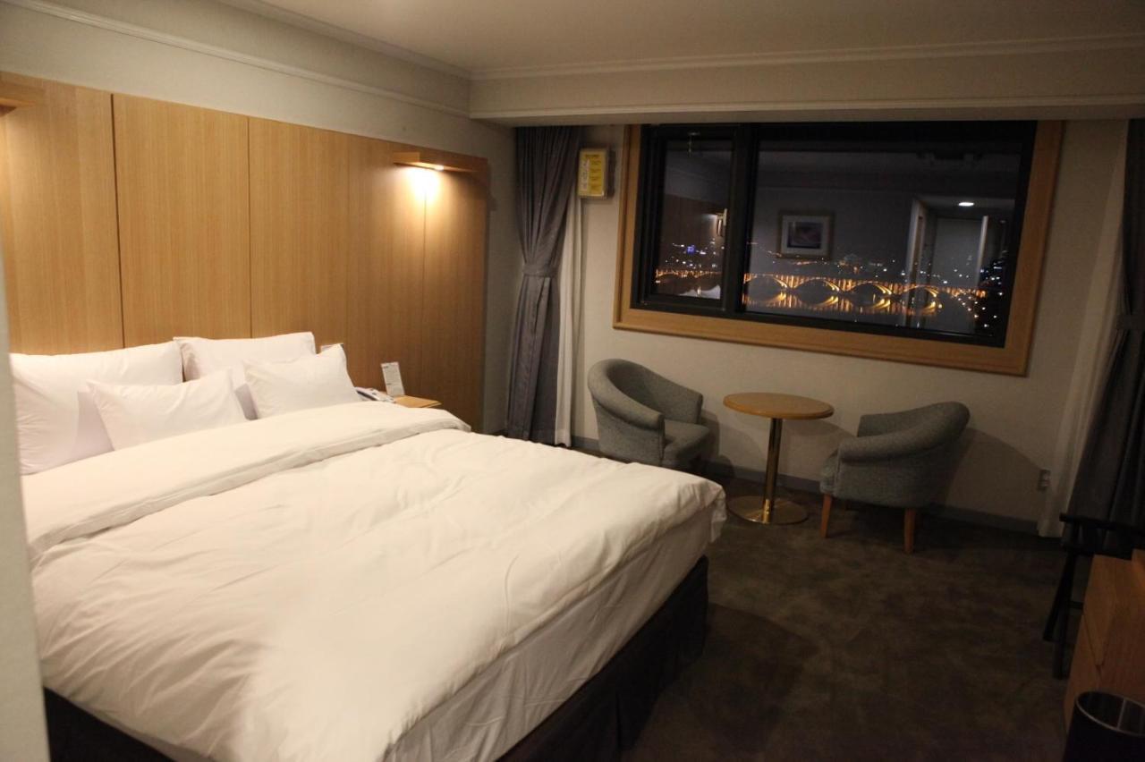 Hotel Dongbang Jinju Extérieur photo
